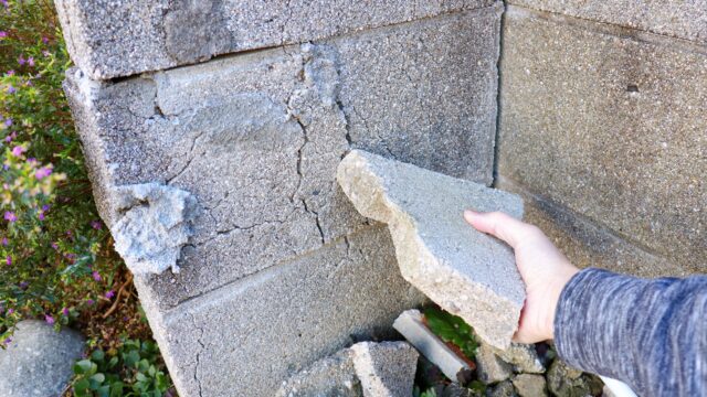 境界塀の一部が数センチ越境してたら、勝手に取り壊していいの？