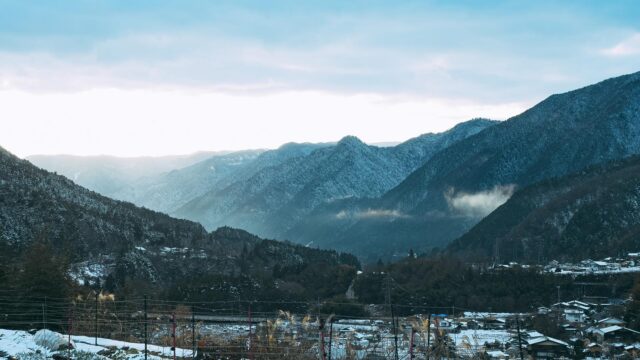 隣地建物からの落雪に「屋根の改築」や「設備管理の義務」を求めたが棄却された事例